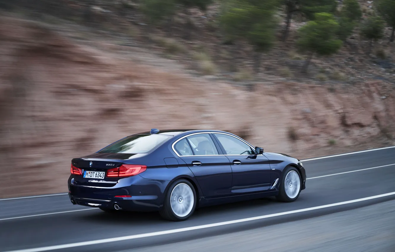 Фото обои BMW, седан, горная дорога, xDrive, 530d, Luxury Line, 5er, тёмно-синий