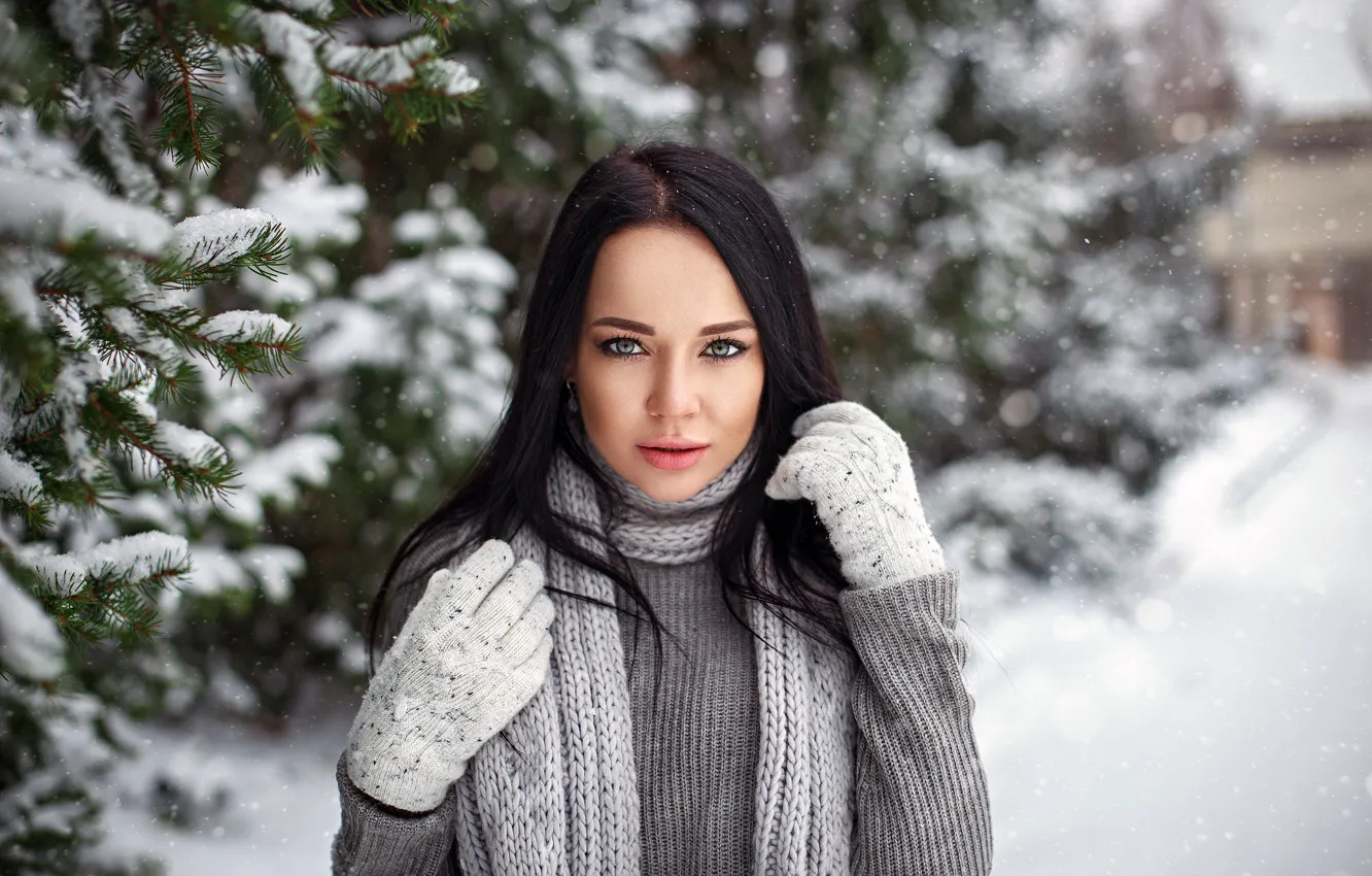Фото обои girl, long hair, photo, photographer, blue eyes, winter, snow, tree