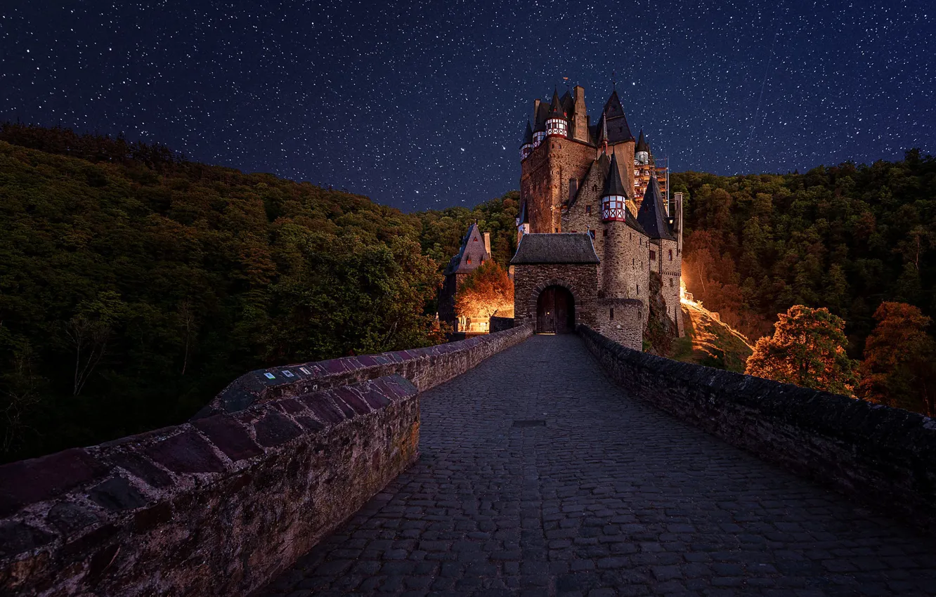 Фото обои дорога, лес, небо, пейзаж, ночь, мост, звёзды, Германия