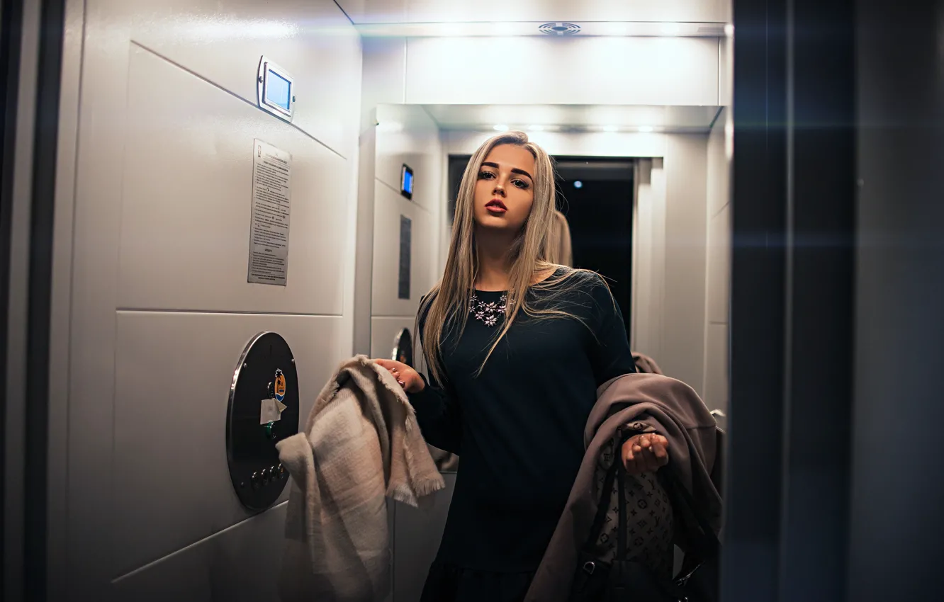 Фото обои поза, Девушка, зеркало, лифт, Саша Руских