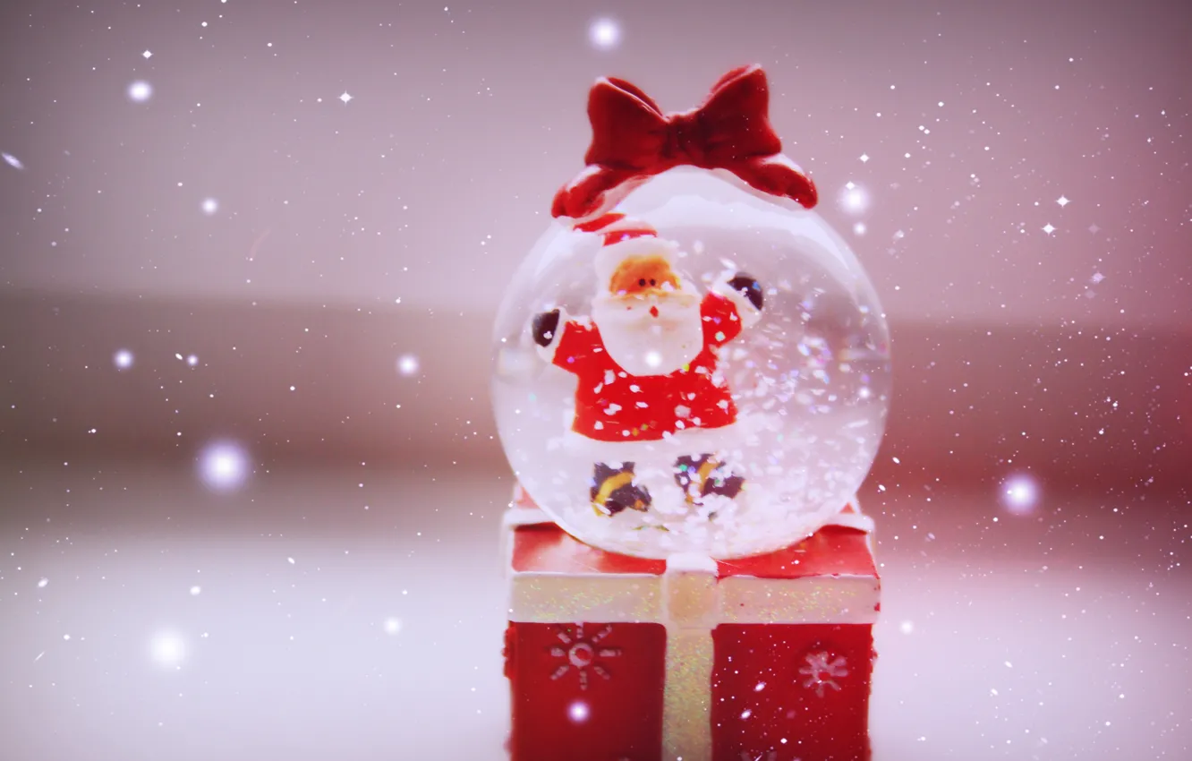 Фото обои зима, снег, настроение, праздник, подарок, новый год, шар, red