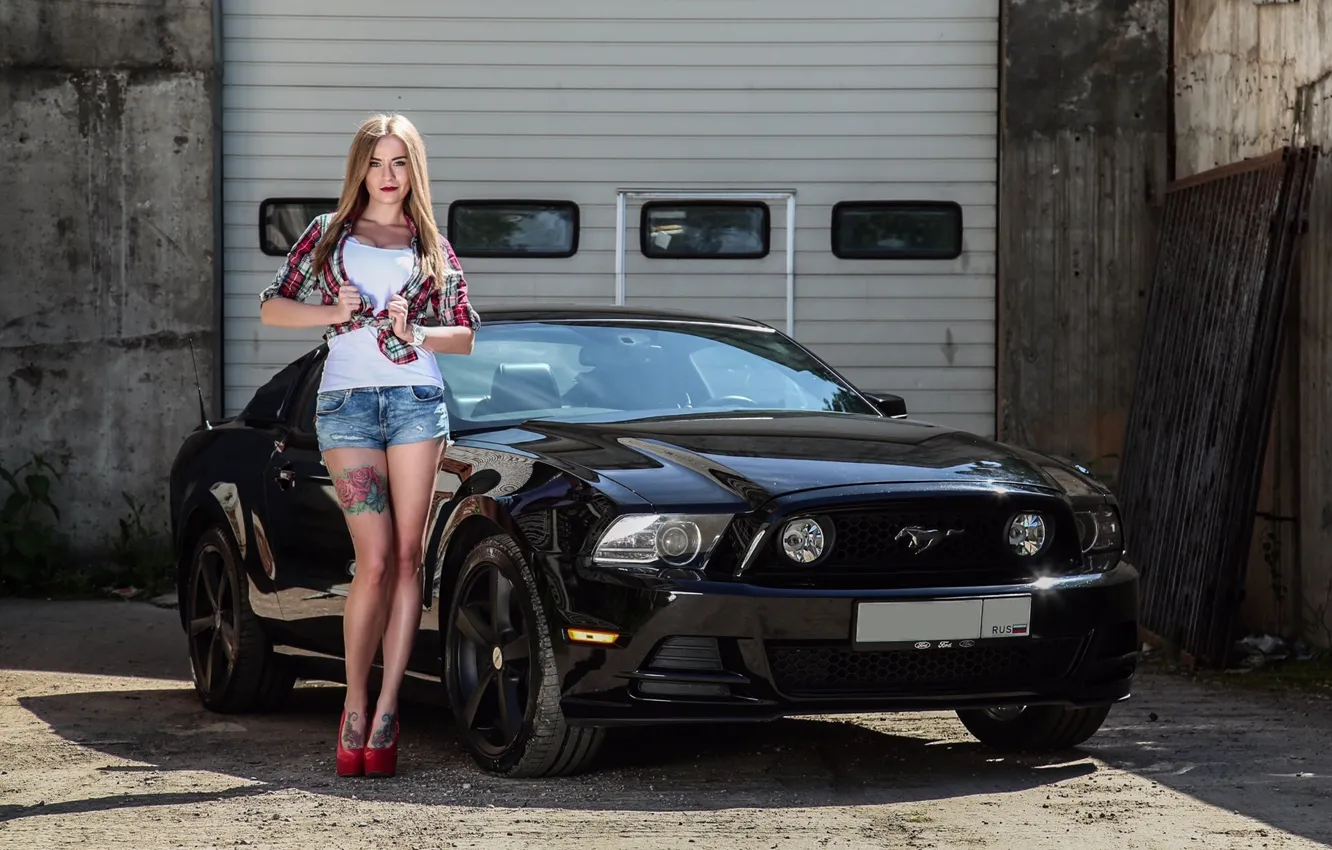 Фото обои Девушки, Ford Mustang, красивая девушка, Софья Темникова, чёрный авто