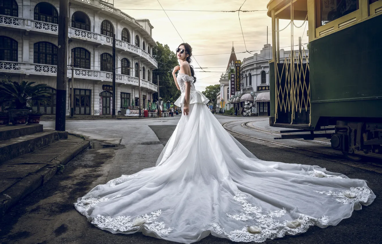 Фото обои девушка, улица, платье