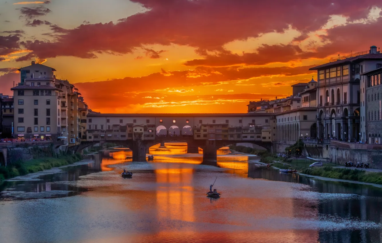 Фото обои закат, мост, река, лодка, Италия, зарево, Флоренция, Понте Веккьо