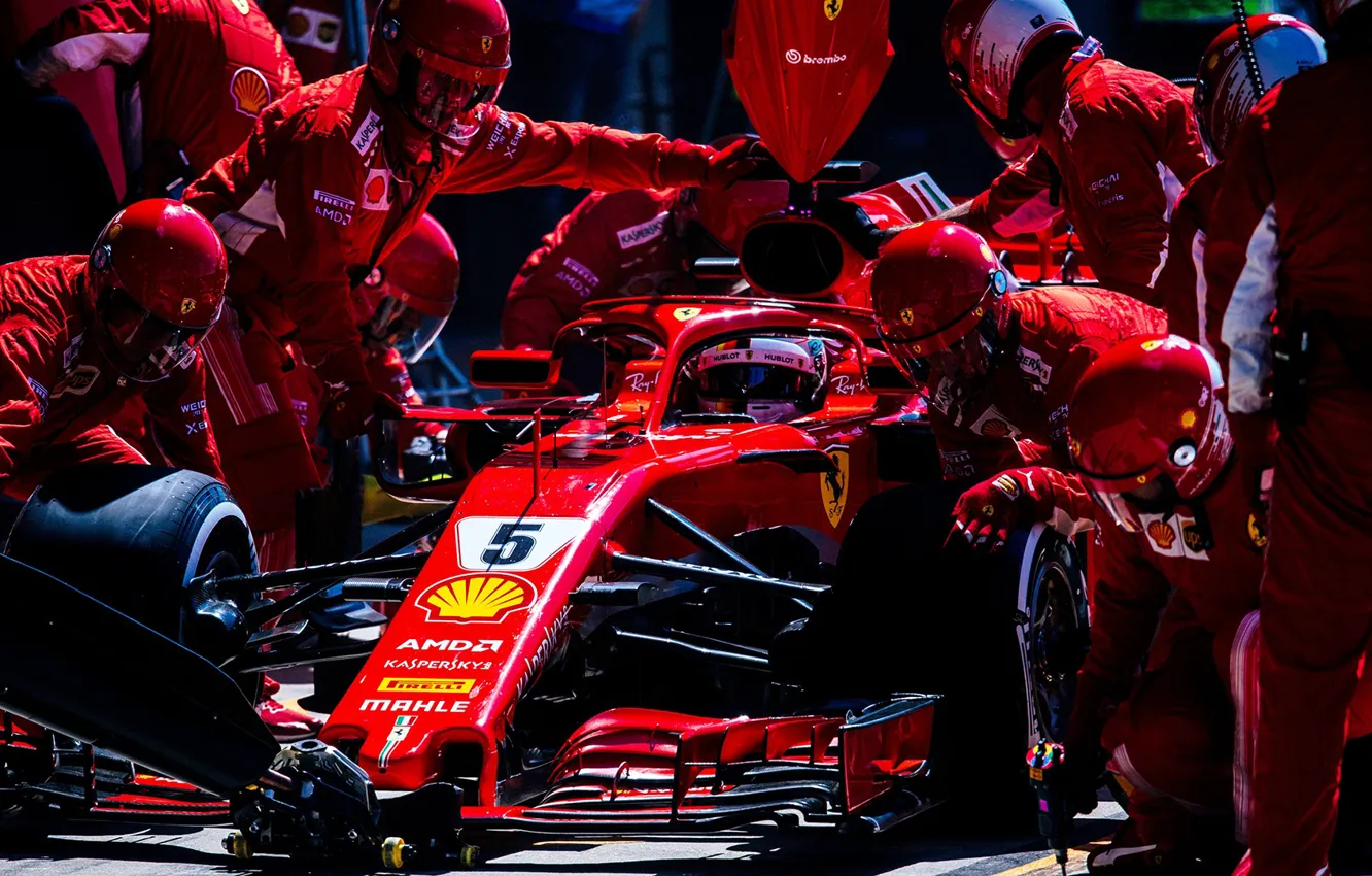Фото обои Ferrari, sport, Formula 1, race, men, Sebastian Vettel, pilot, mechanics