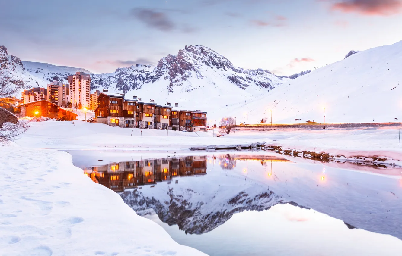 Фото обои зима, снег, горы, озеро, Франция, Альпы, отель, курорт