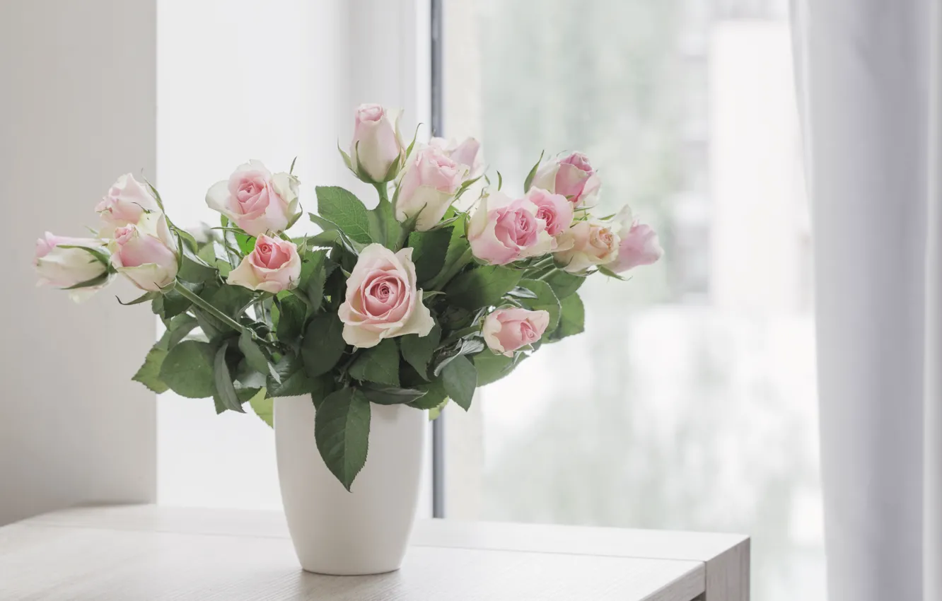 Фото обои стол, розы, букет, окно, нежные, Maya Kruchenkova