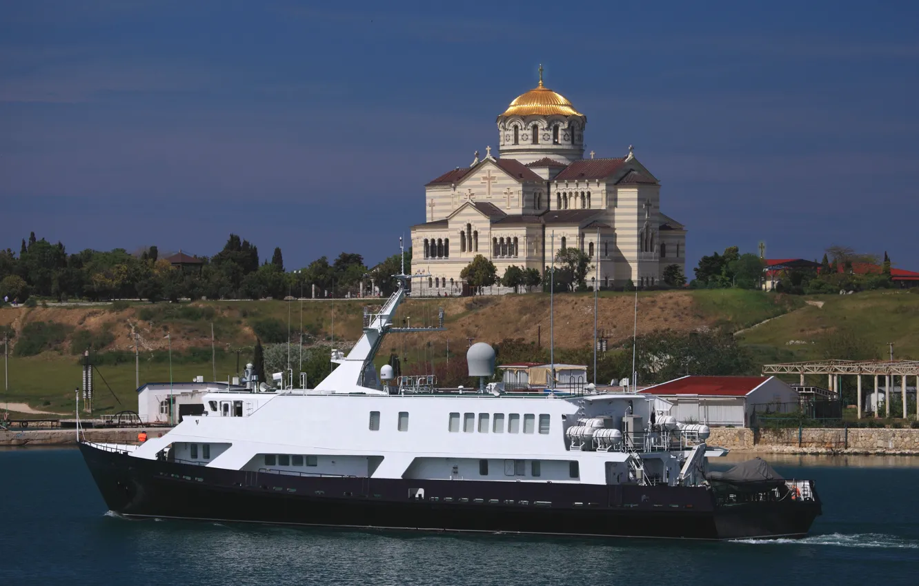 Фото обои храм, ВМФ, Черное море, Севастополь, КСВ-2155, вспомогателный флот, Катер связи