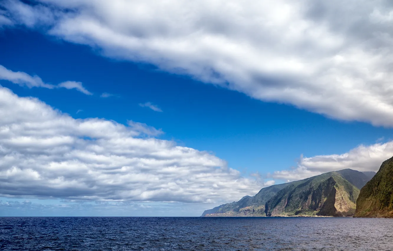 Фото обои волны, небо, облака, океан, берег, Португалия, остров Мадейра