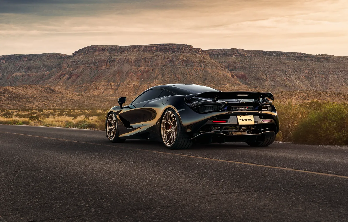 Спорткар MCLAREN 720s