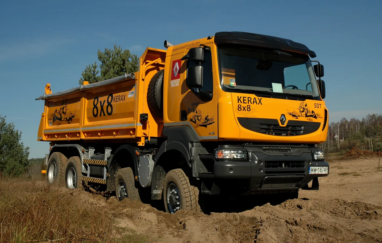 Фото обои оранжевый, земля, грузовик, Renault, 8x8, самосвал, четырёхосный, Renault Trucks