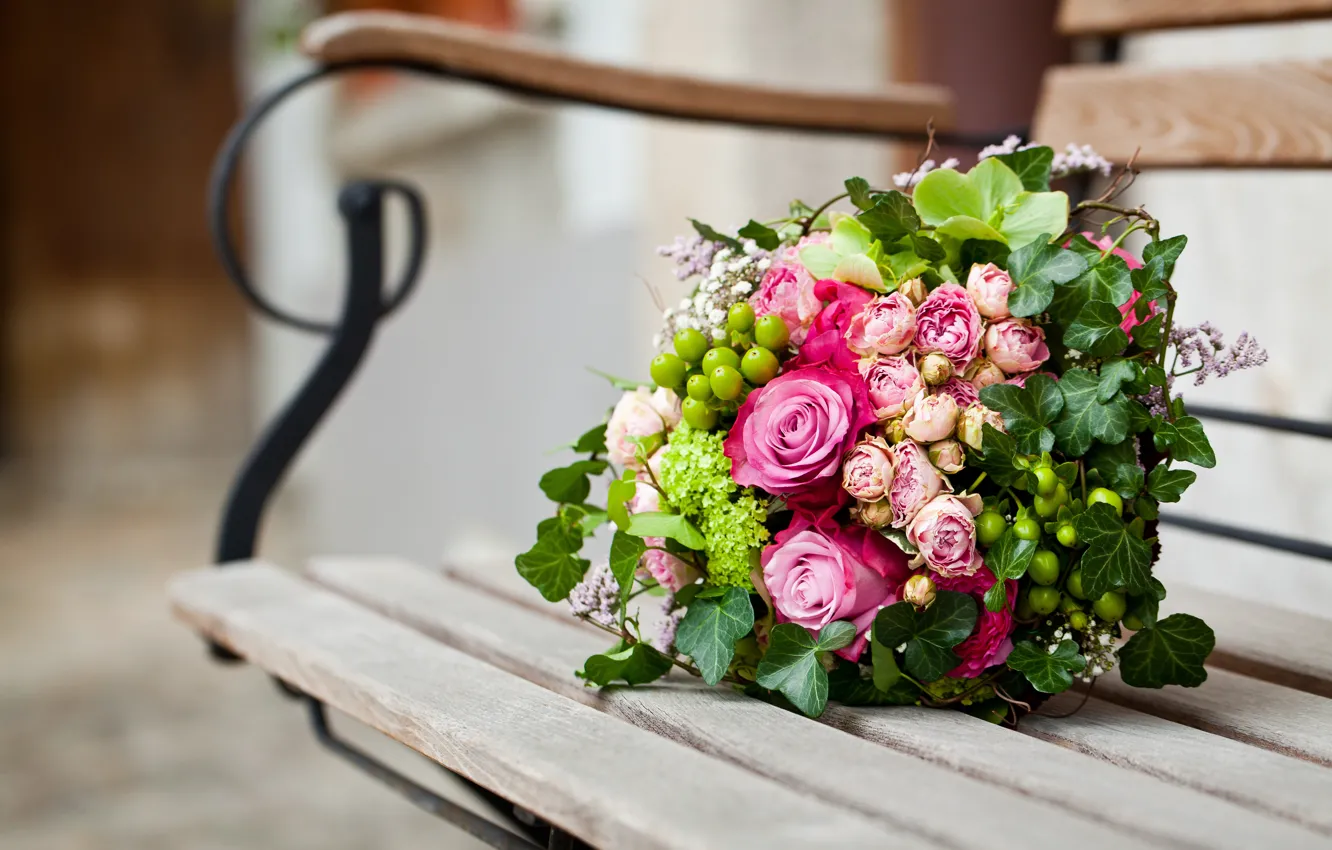 Фото обои цветы, скамейка, розы, букет, лавочка, лавка, розовые, листочки