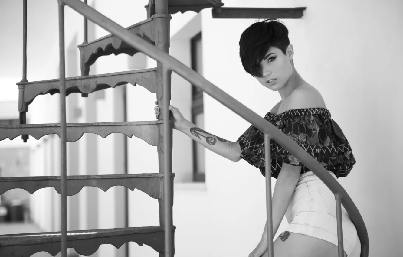 Фото обои Девушка, Лестница, Тату, Giorgia Soleri
