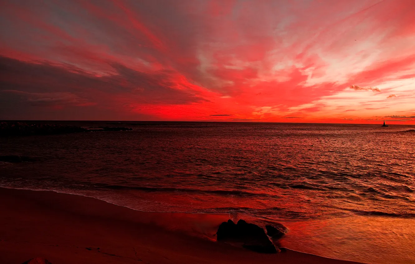 Фото обои песок, море, небо, облака, берег, камень, вечер, горизонт