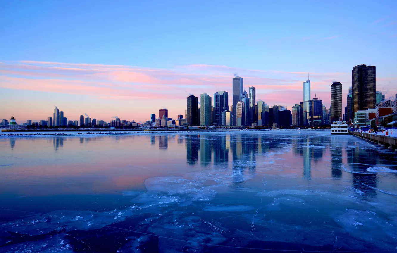 Фото обои зима, город, река, лёд, небоскребы, вечер, Чикаго, Иллиноис