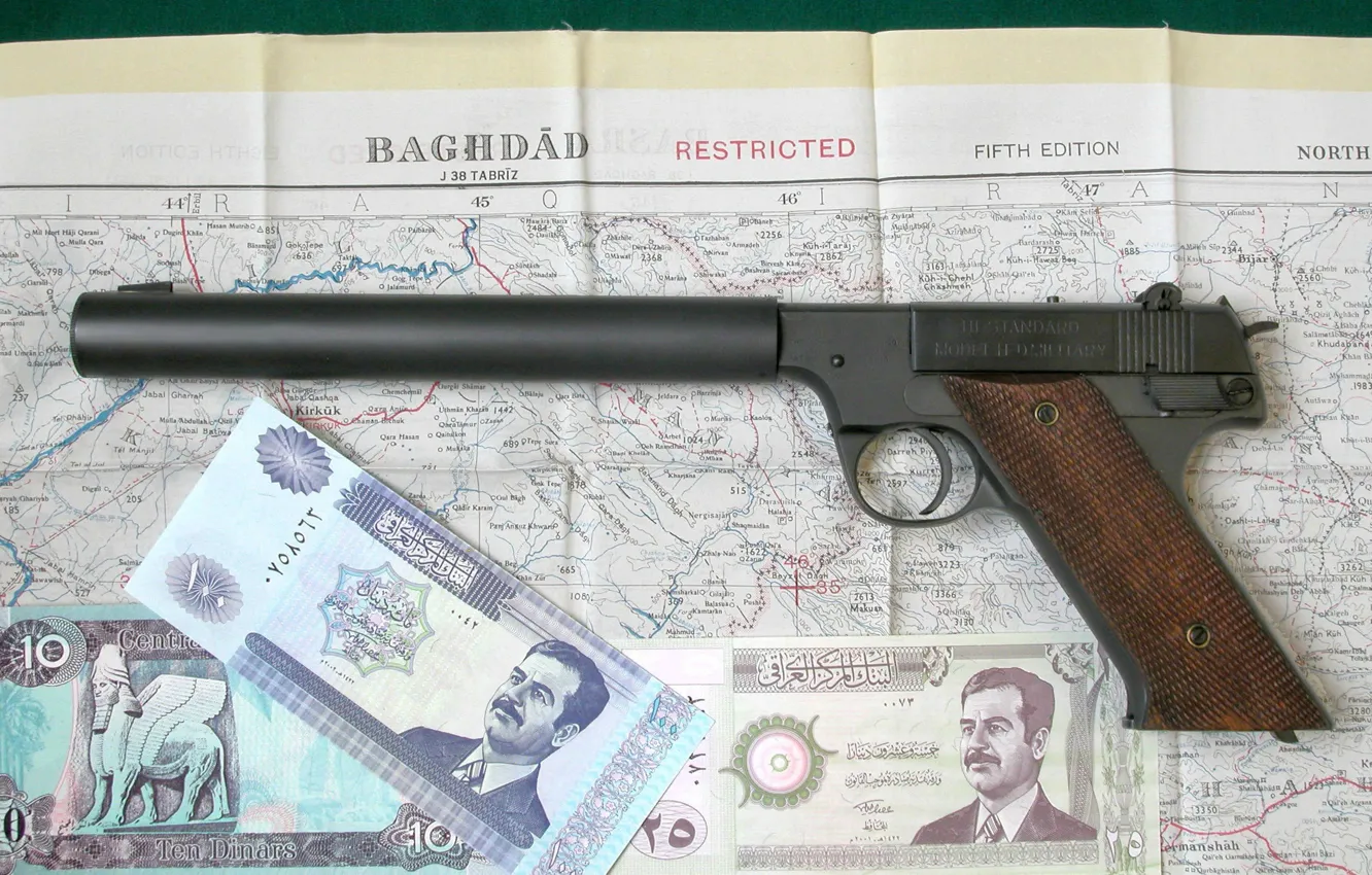 Фото обои пистолет, оружие, карта, деньги