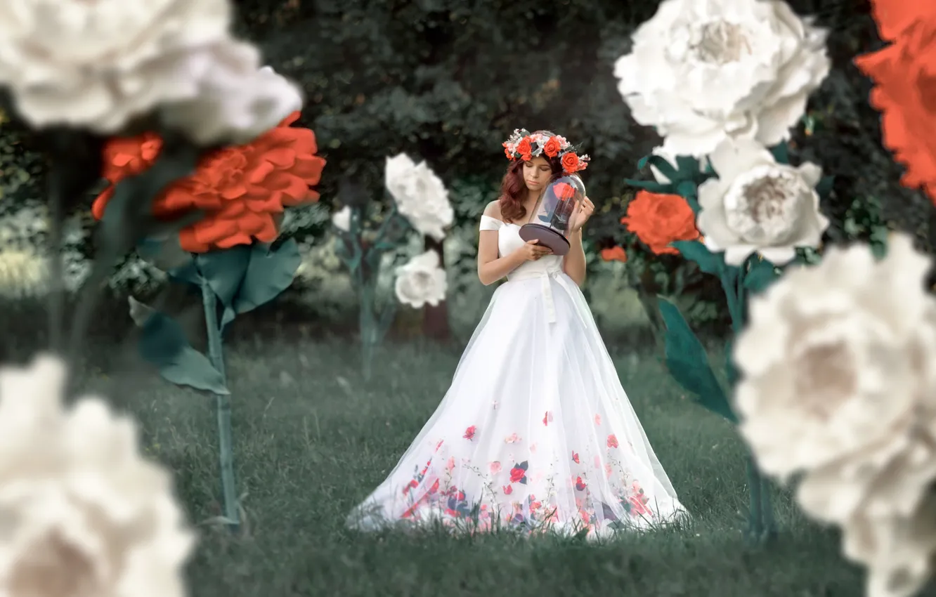 Фото обои девушка, цветы, поза, платье, красивая, венок, Renat Fotov