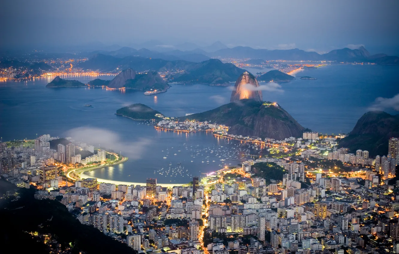 Фото обои море, горы, огни, побережье, здания, дома, вечер, Бразилия