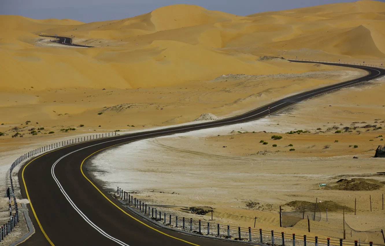 Фото обои дорога, асфальт, пустыня, road, desert, Abu Dhabi, ОАЭ, Абу-Даби