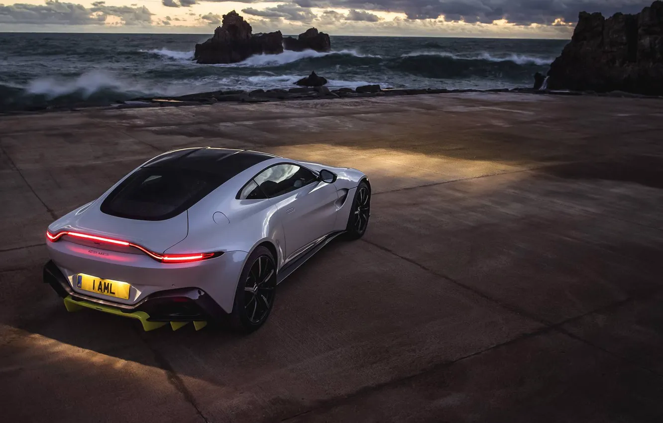 Фото обои Море, Вечер, Aston Martin Vantage