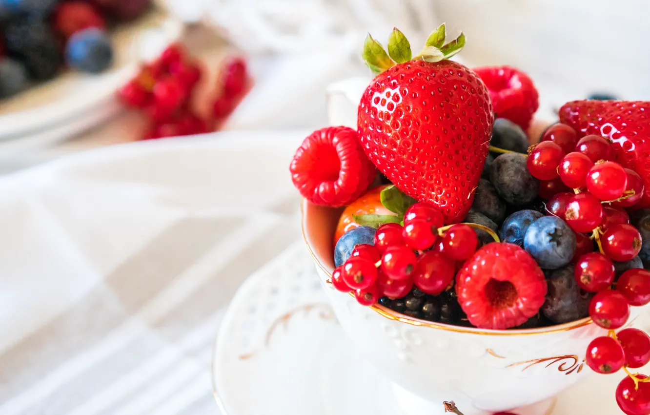 Фото обои ягоды, черника, клубника, тарелка, fresh, смородина, cup, berries