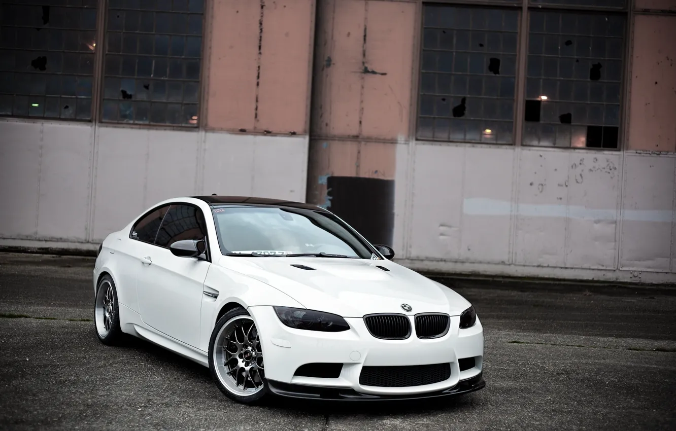 Фото обои белый, bmw, бмв, white, wheels, заброшенное здание, bbs, e92