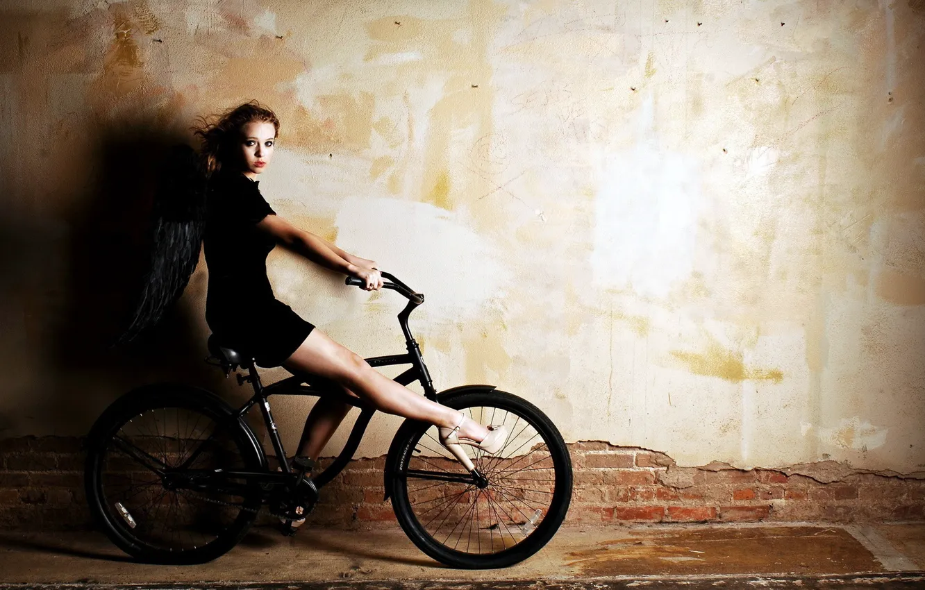 Фото обои девушка, велосипед, крылья