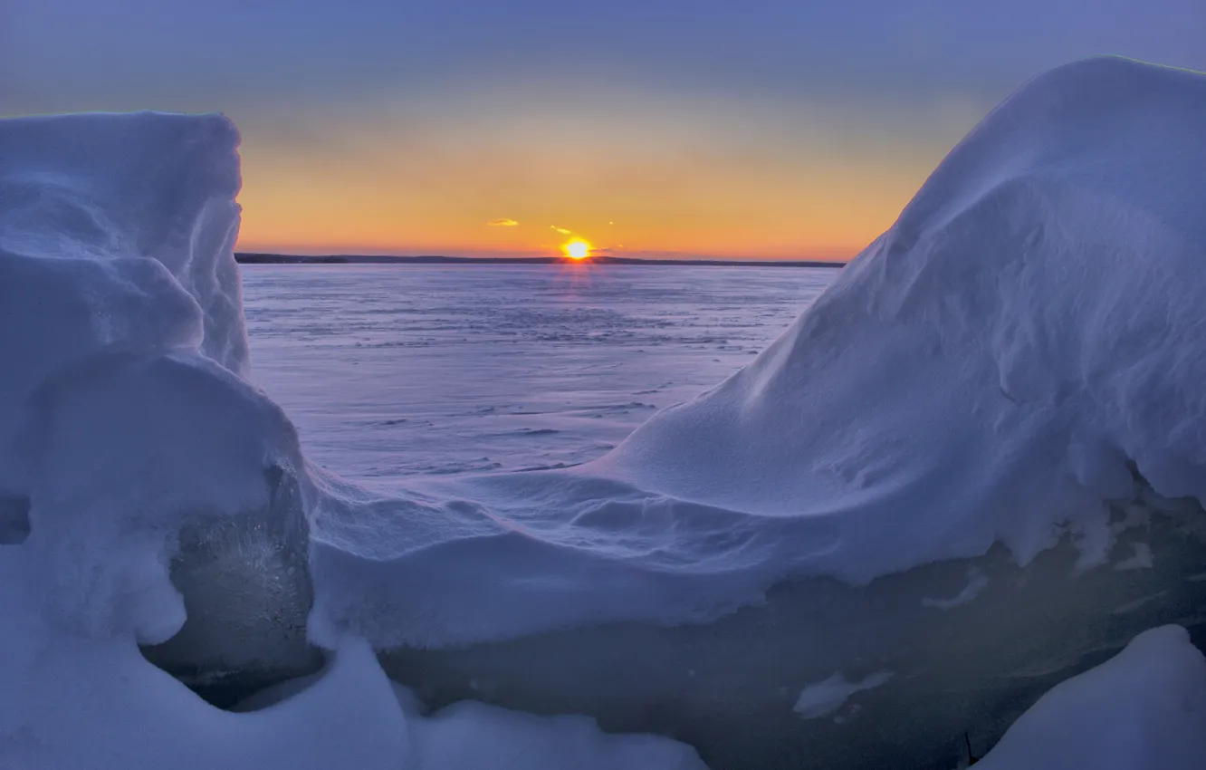 Фото обои зима, снег, закат, Мичиган, сугробы, Michigan, Higgins Lake, Озеро Хиггинс
