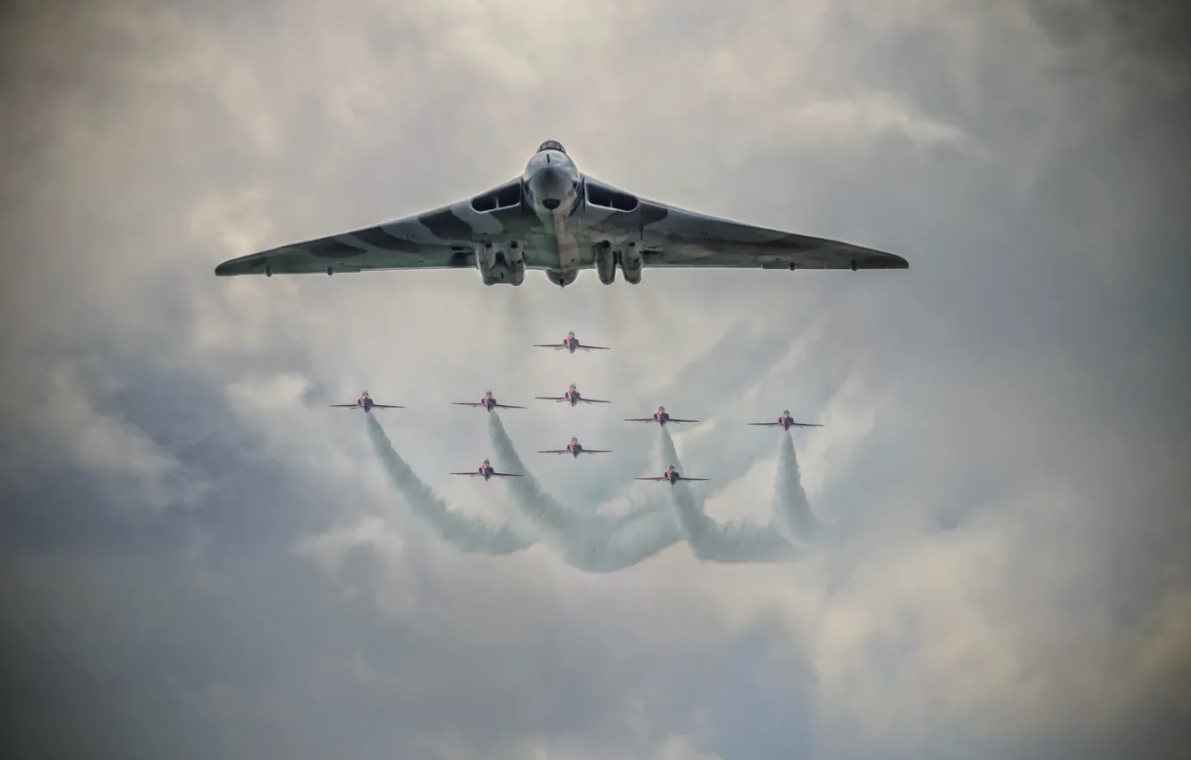 Фото обои aircraft, Red Arrows, Vulcan Bomber