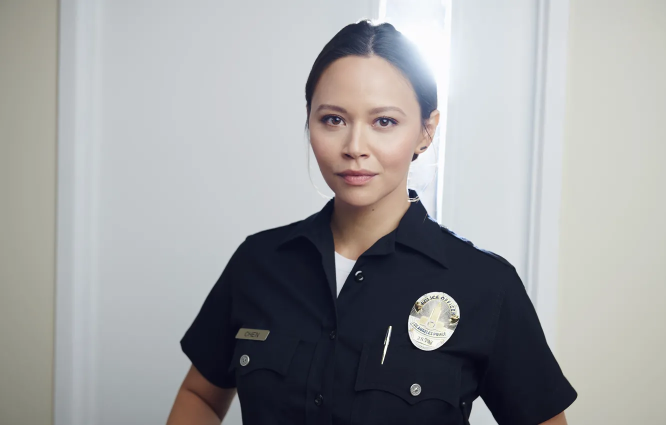 Фото обои взгляд, форма, сериал, Melissa O'Neil, полиция США, Новобранец, The Rookie, Люси Чен