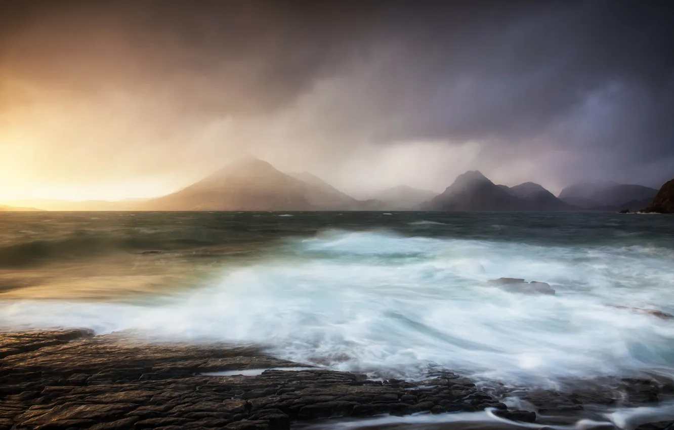 Фото обои море, волны, пейзаж, горы, шторм, рассвет, берег