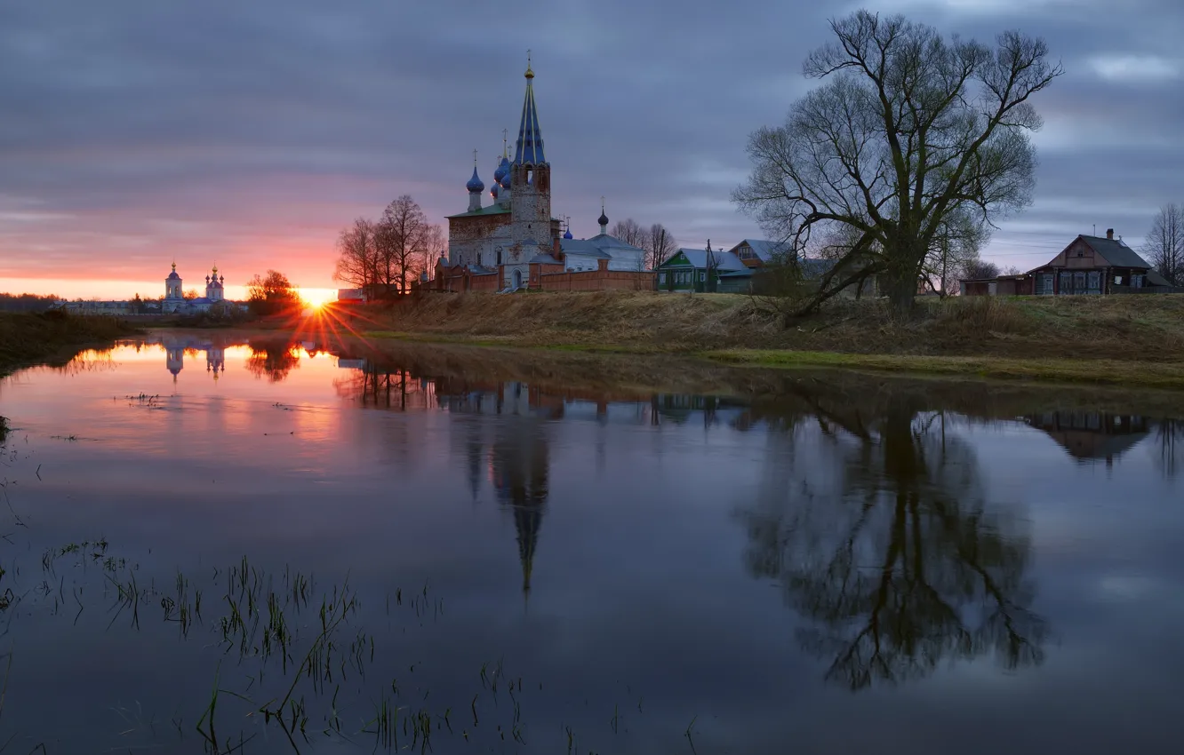 Фото обои река, рассвет, деревня, храм