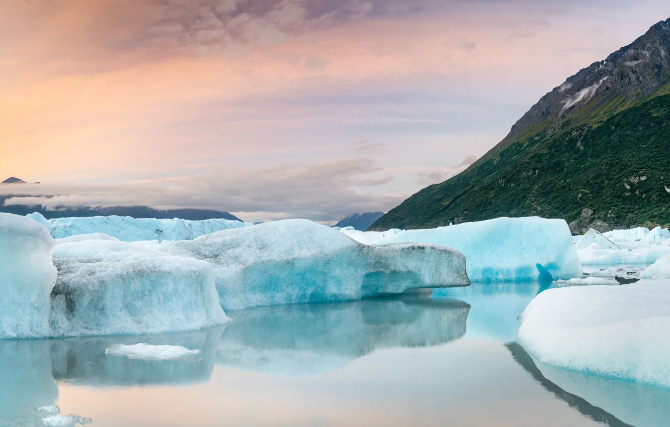 Фото обои лед, зима, облака, снег, горы, отражение, берег, вершины