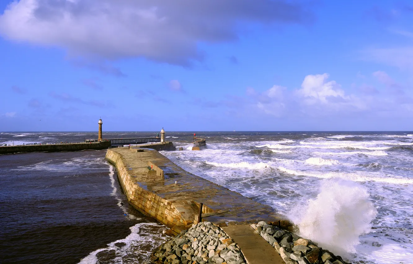 Фото обои море, волны, Англия, маяки, Уитби