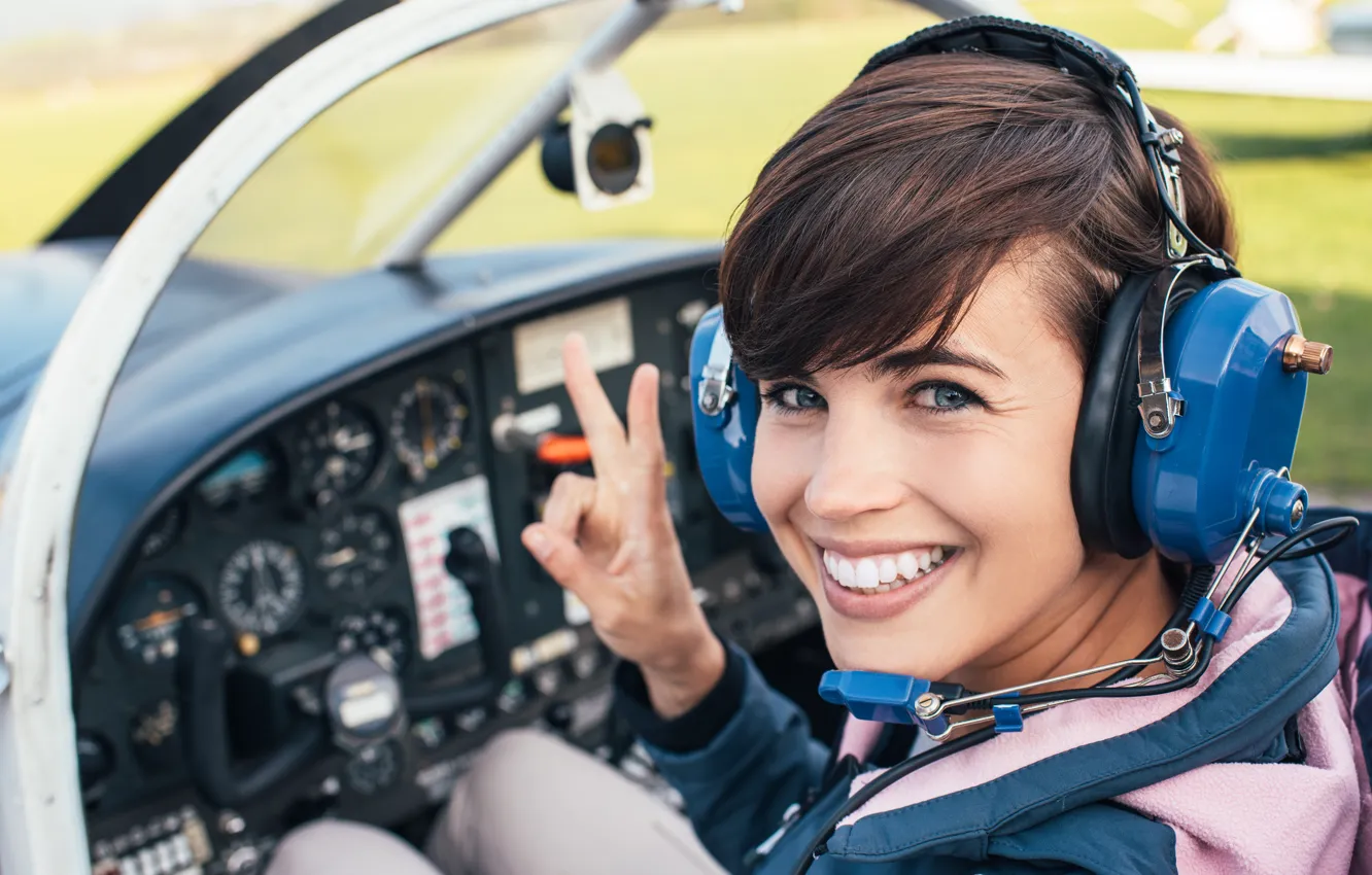 Фото обои woman, smile, helicopter, pilot