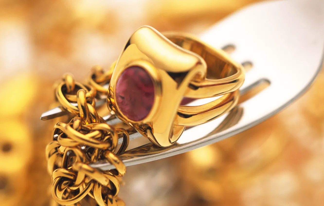 Фото обои золото, кольцо, украшение, вилка, цепочка, рубин