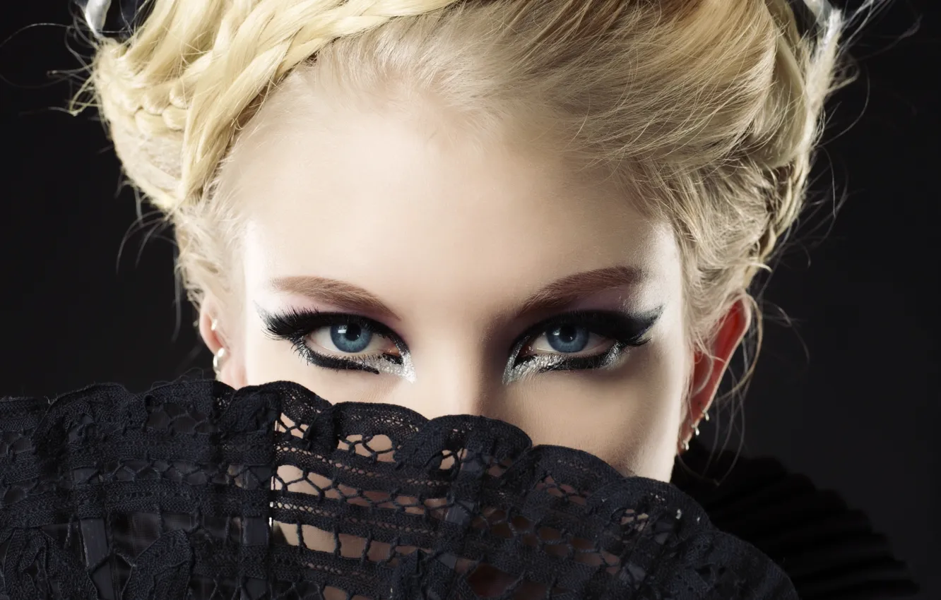 Фото обои fashion, eyes, model, blonde, makeup, Hand fan