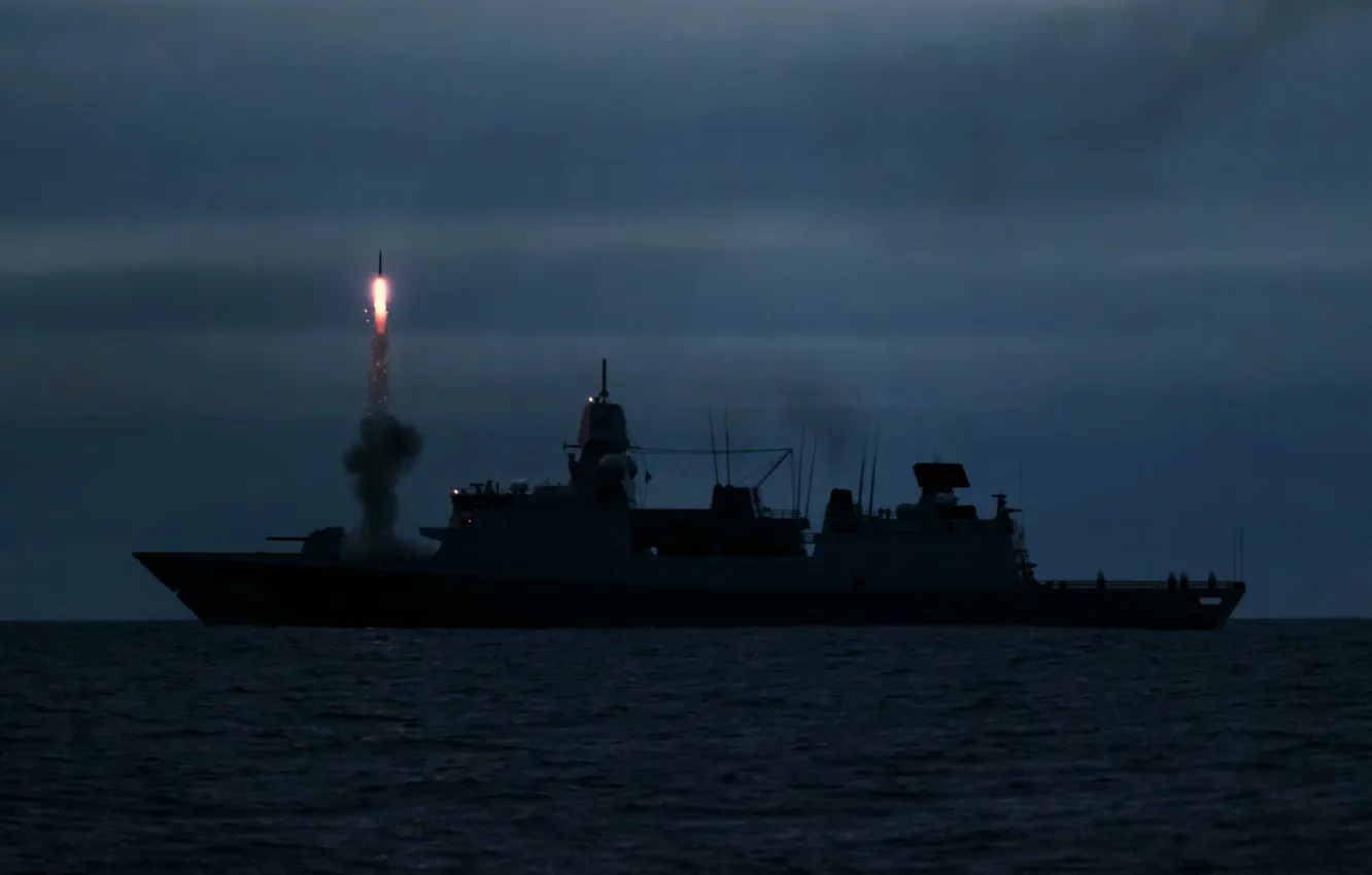 Фото обои ночь, Нидерланды, фрегат, стрельбы, HNLMS Tromp