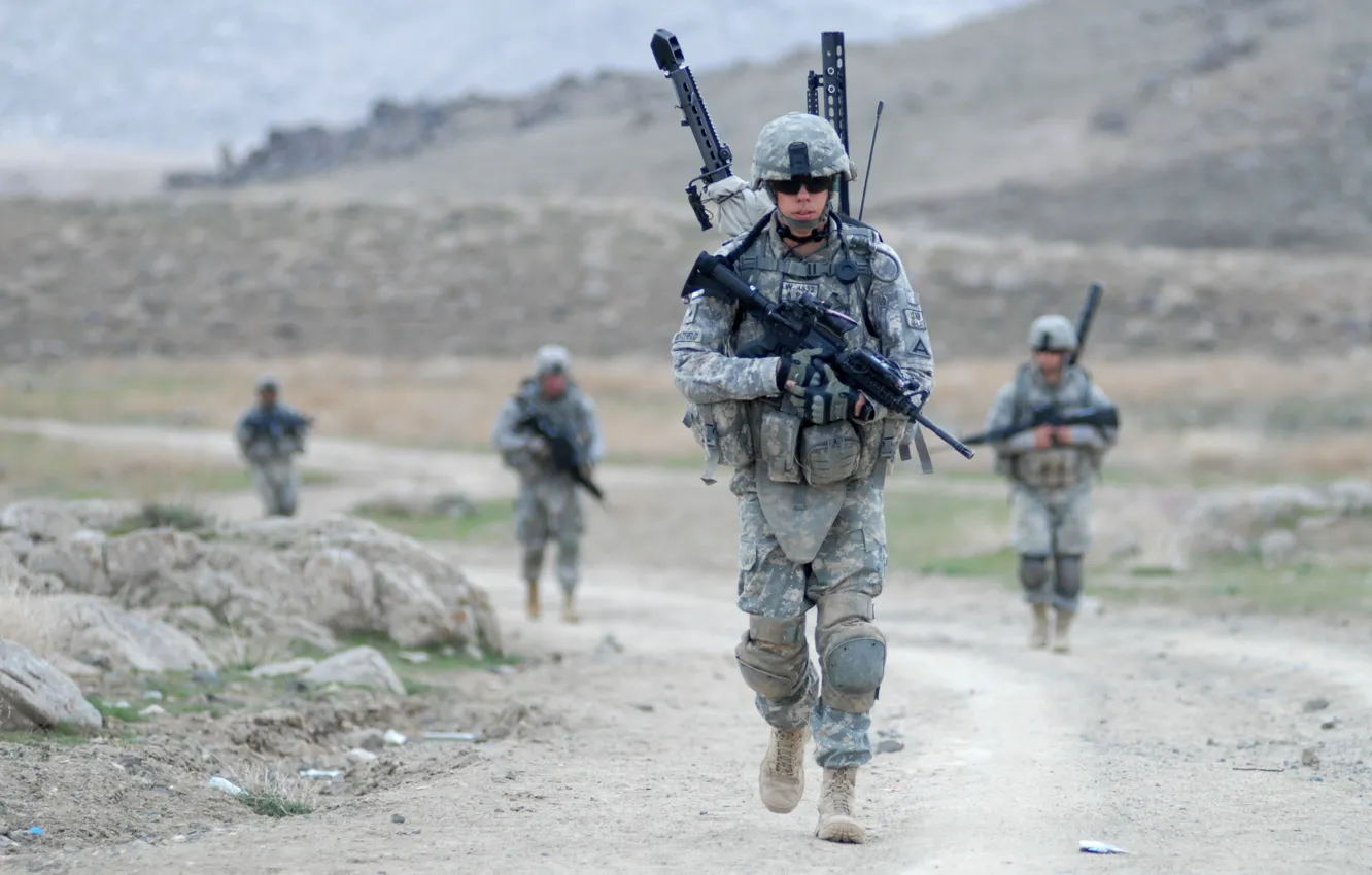 Фото обои солдат, USA, военные, M4A1, груз, несет