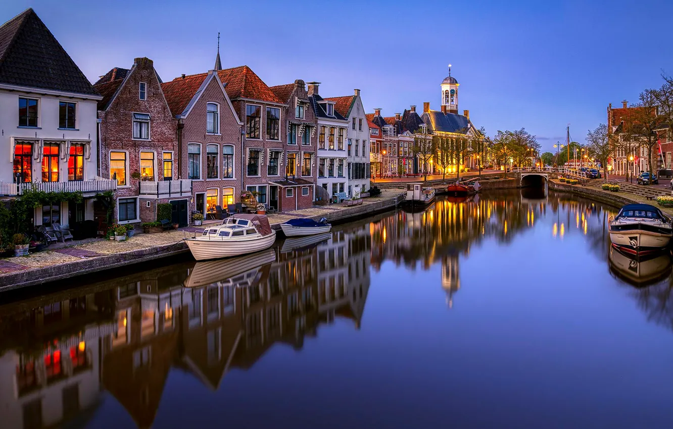 Фото обои отражение, здания, дома, лодки, причал, канал, Нидерланды, набережная
