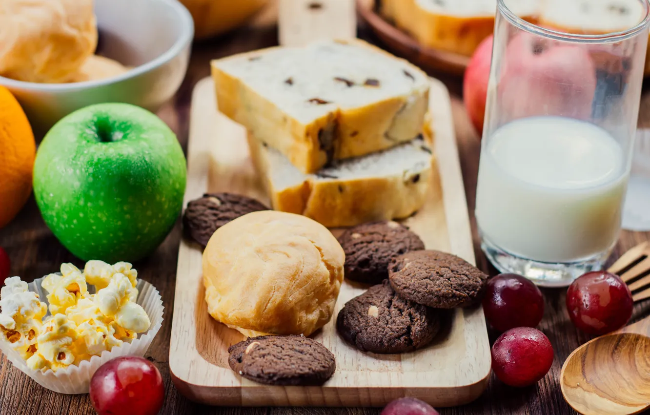 Фото обои молоко, печенье, фрукты, выпечка, кекс