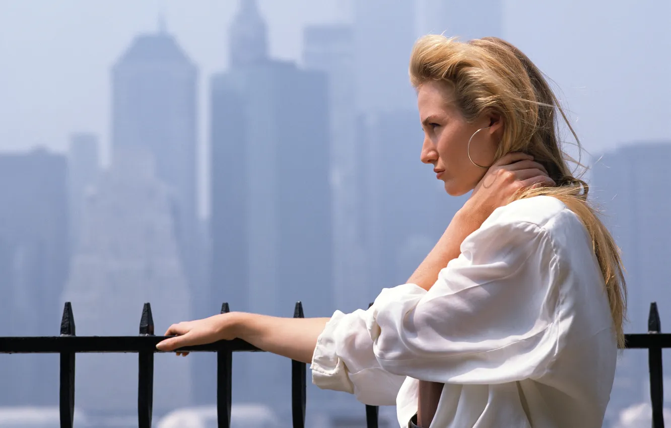 Фото обои блондинка, профиль, нью-йорк, небоскрёбы