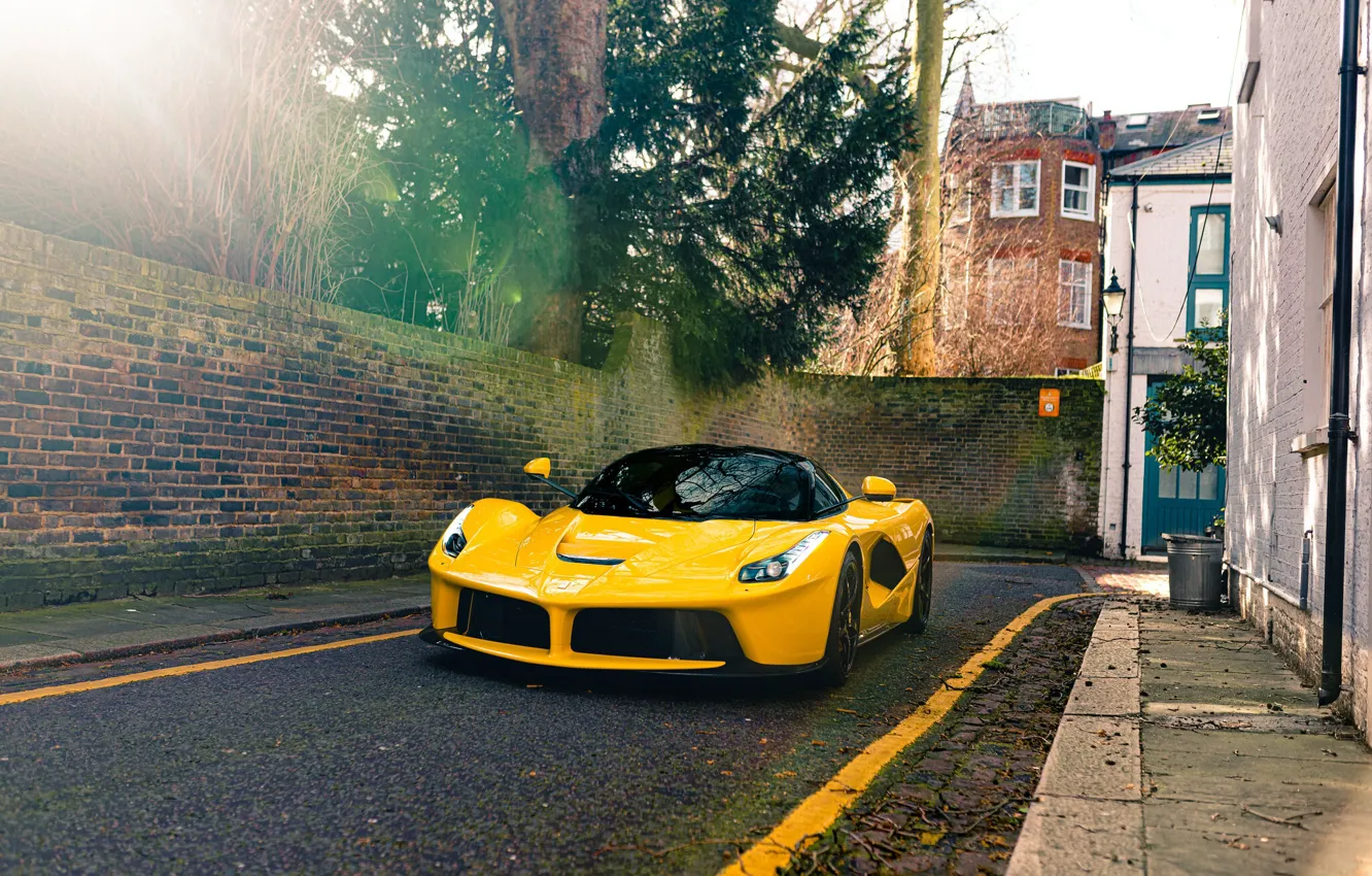Фото обои Ferrari, Black, Yellow, LaFerrari