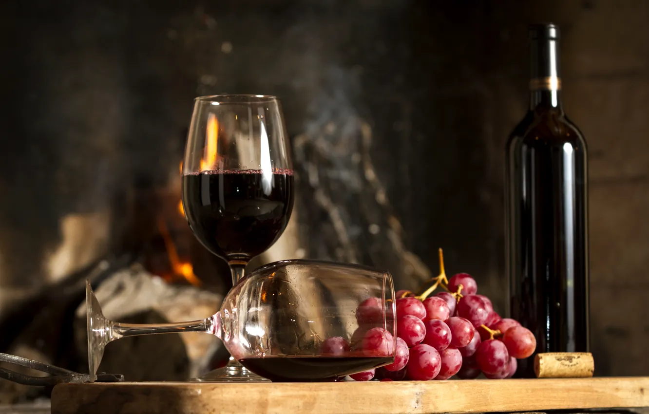Фото обои вино, красное, бутылка, бокалы, виноград, доска