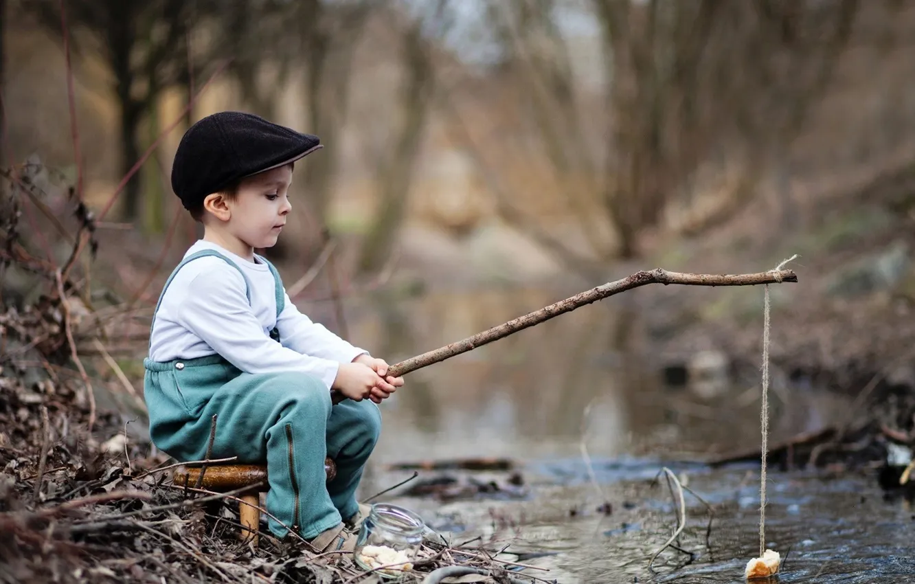 Фото обои природа, игра, рыбалка, мальчик, удочка