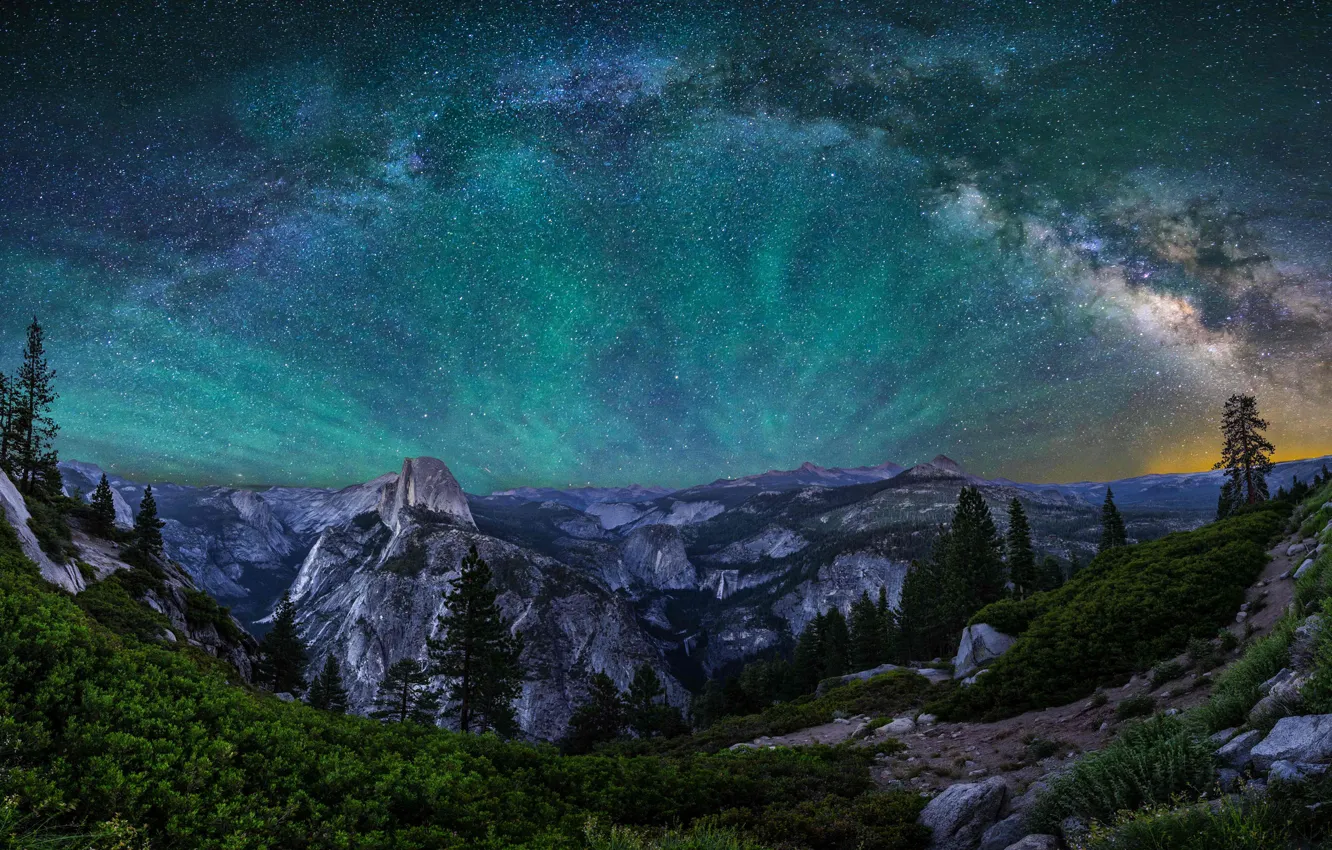 Фото обои небо, звезды, горы, ночь, свечение, Калифорния, США, Йосемити