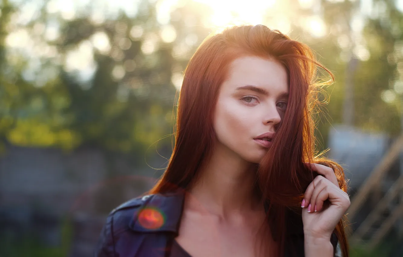 Фото обои взгляд, девушка, свет, закат, блики, портрет, рыжая, sexy