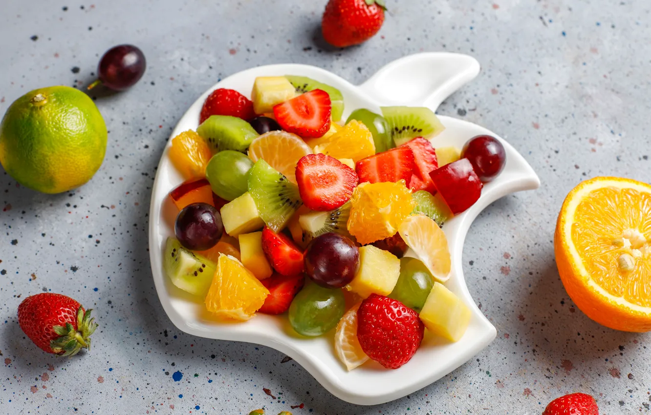 Фото обои ягоды, апельсин, киви, клубника, тарелка, виноград, фрукты, фруктовый салат