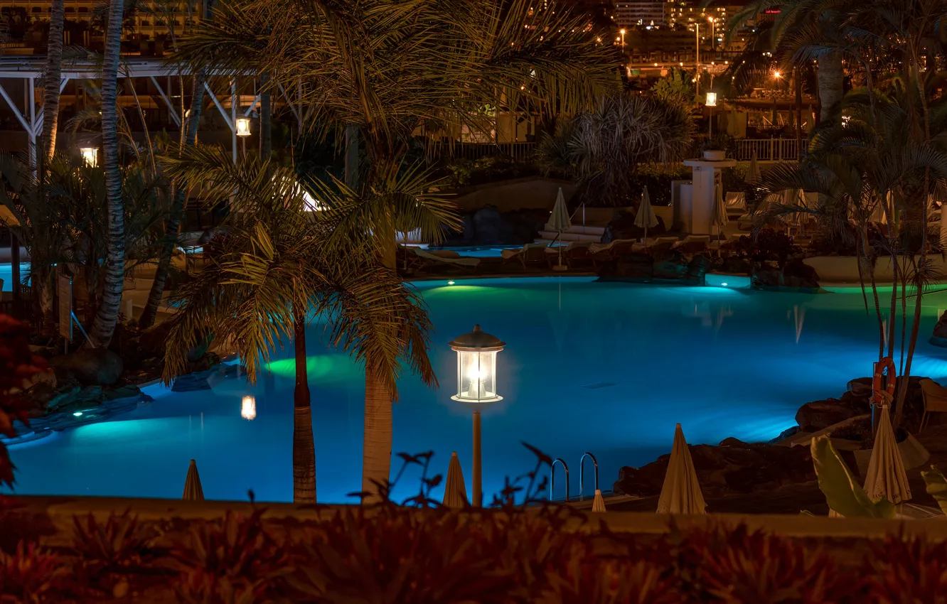 Фото обои ночь, огни, пальмы, бассейн, фонари, курорт, Испания, Tenerife