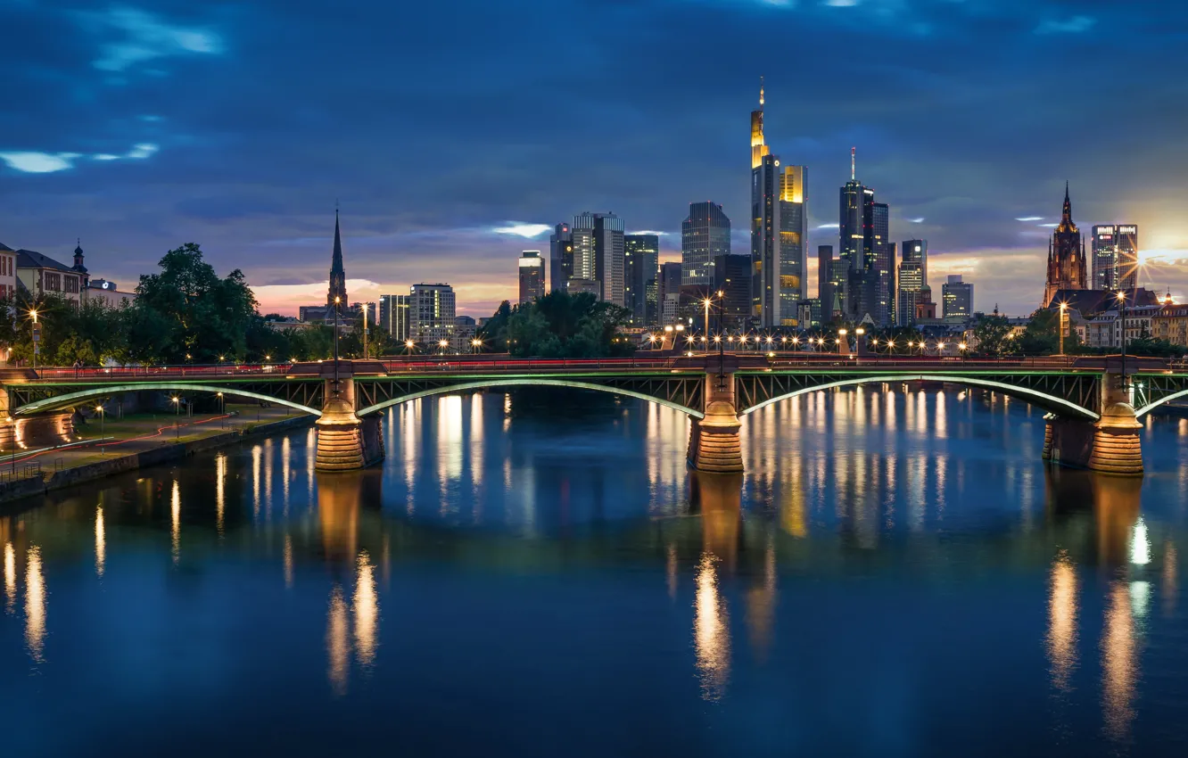Фото обои мост, огни, река, вечер, Германия, skyline, Франкфурт-на-Майне